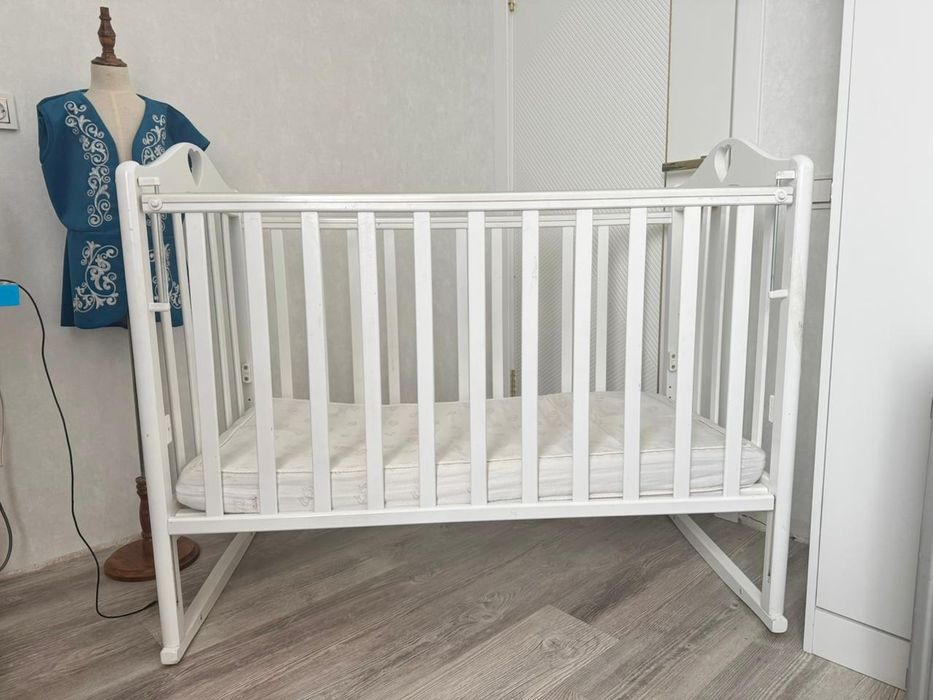 Детская кроватка, манеж