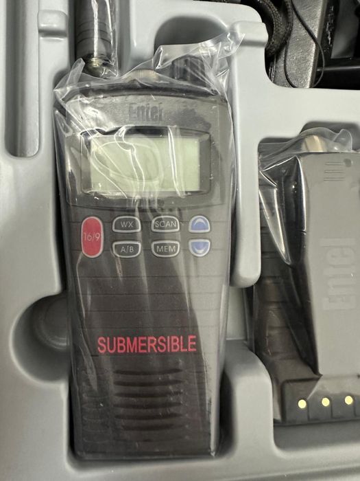 Stații emisie receptie VHF Entel HT644.