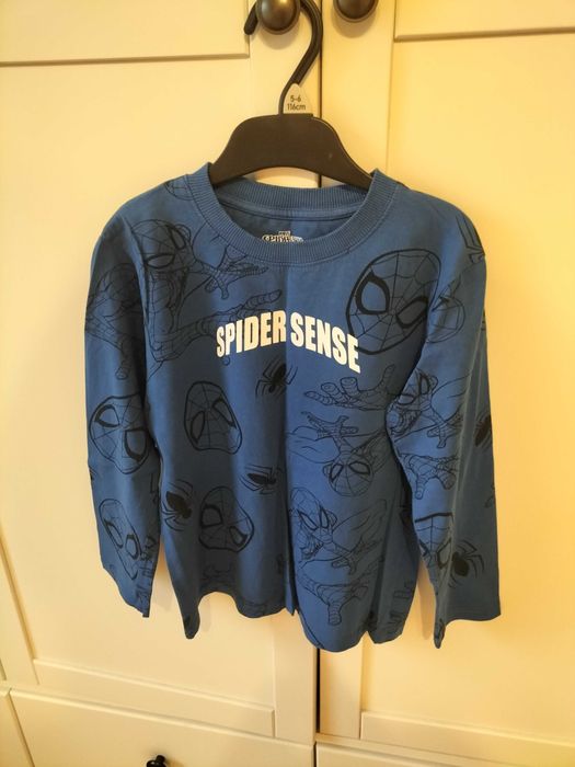 Lot 4 bluze subțiri mărimea 116