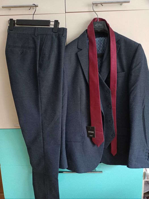 Костюм мужской тройка