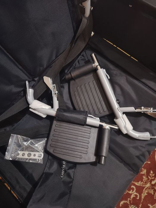 Scaun cu rotile pliabil bariatric • 235 kg • nou, nefolosit • solid