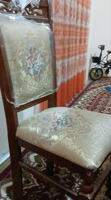 12 talik stol-stul sotiladi