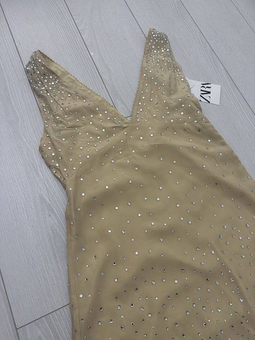Нова с етикет рокля с камъни Zara