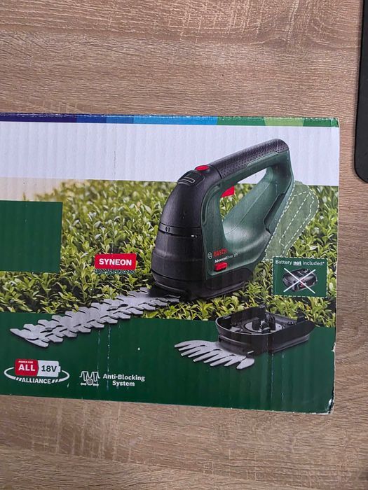 Foarfece de iarba fara fir Bosch AdvancedShear 18V-10 - fără baterie