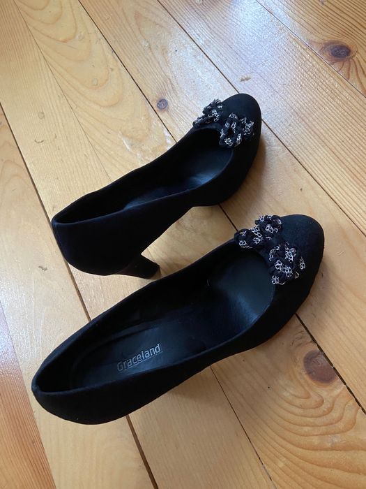 Обувки с висок дебел ток и боти 38н. И нисък ток