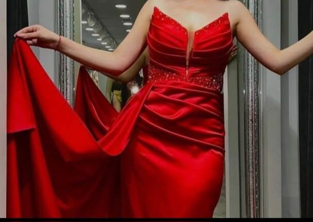 Нова бална рокля