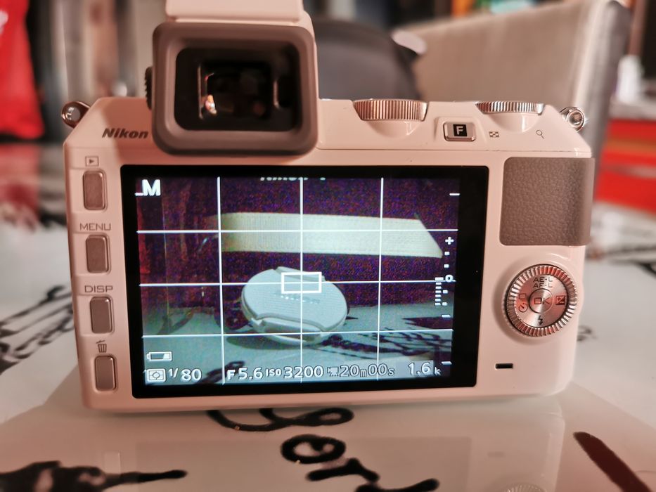 Aparat foto Mirrlorless Nikon 1 V2 și Nikon S2