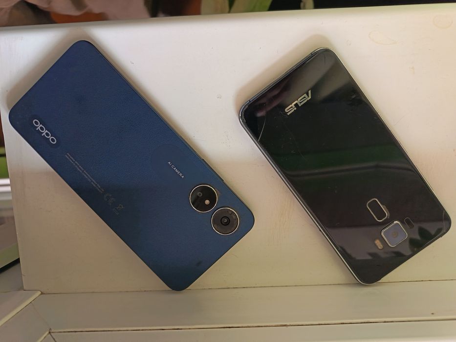 Vând ambele telefoane