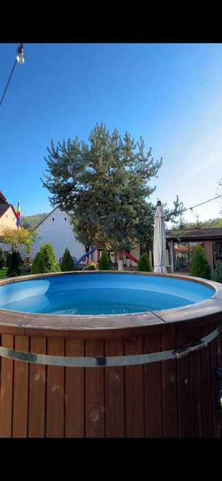 Închiriez casa de vacanta la munte cu ciubar