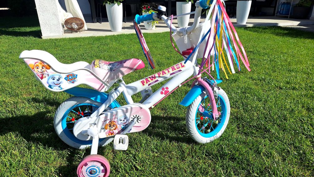 Vând bicicleta pt copii cu varsta intre 3 si 5 ani