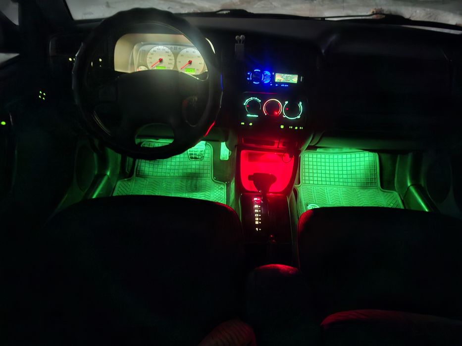 Установка подсветки салона.