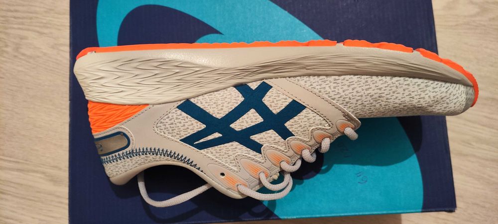 нови маратонки asics 42.5