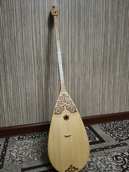 Продаётся домбыра