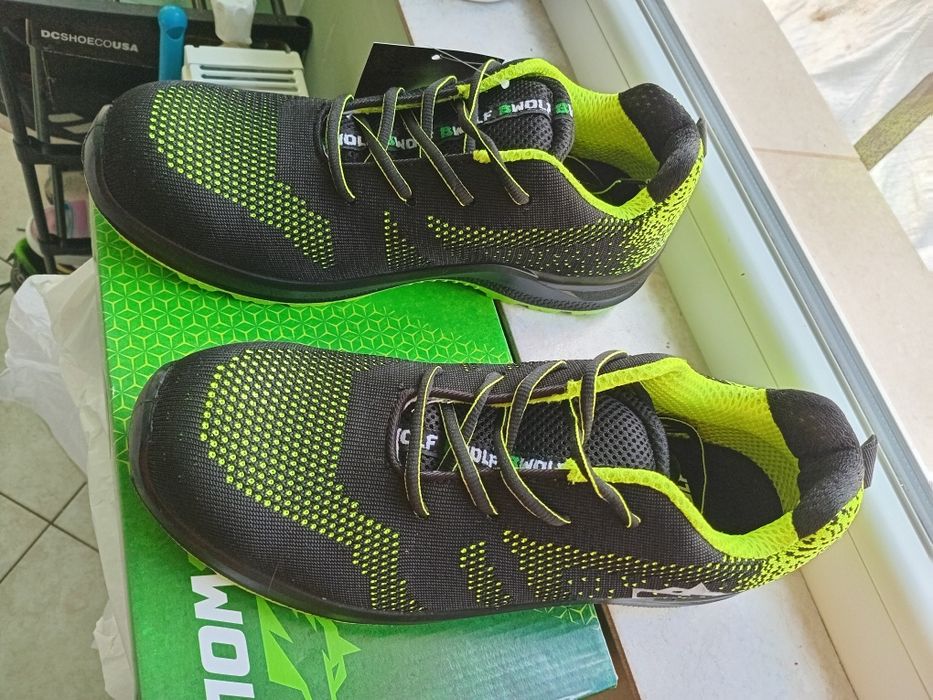 Работни обувки с бомбе 44 номер