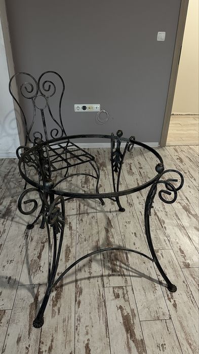 Маса с три стола от ковано желязо
