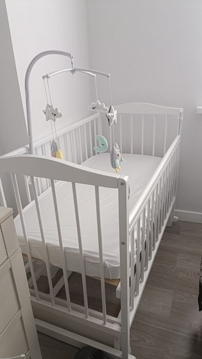 Детская кроватка маятник