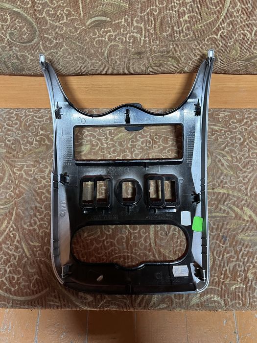 Центральная консоль 1 DIN на Ларгус