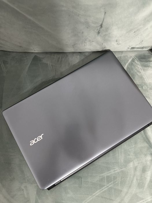 Laptop ACER E1-570