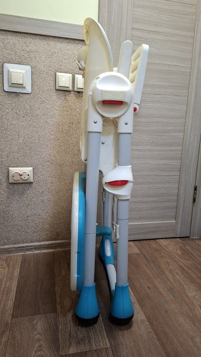 Детский стульчик Chicco.