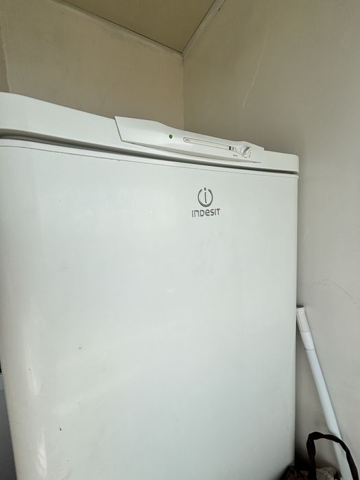 Холодильник indesit