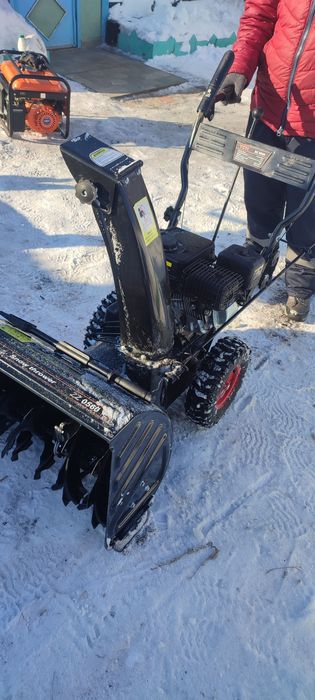 Продается снегоуборщик