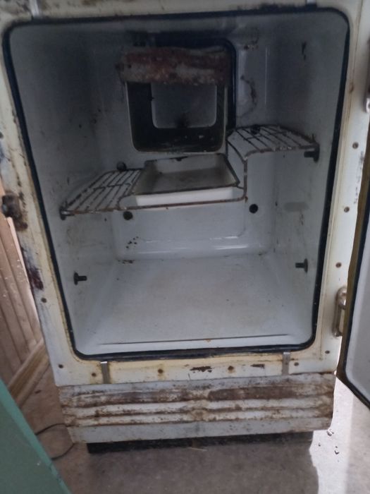 холодильник Сатилады Жаксы ислеп тур