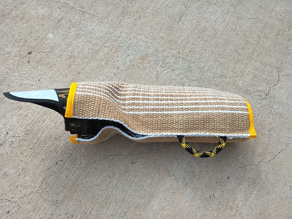 Игрушечные подушки для дрессировки собак.