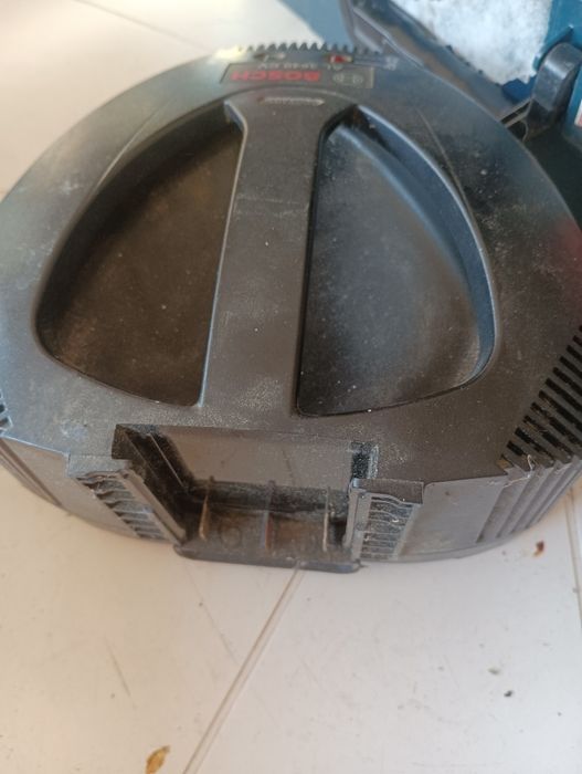 Bosch перфоратор, зарядно, куфар