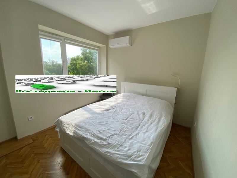 Дава се под наем Двустаен апартамент в Пловдив, Център - 65 кв.м за 459 € - Снимка #4