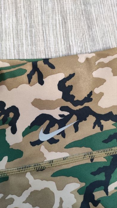 Дамски клин Nike size M камуфлажен в отлично състояние