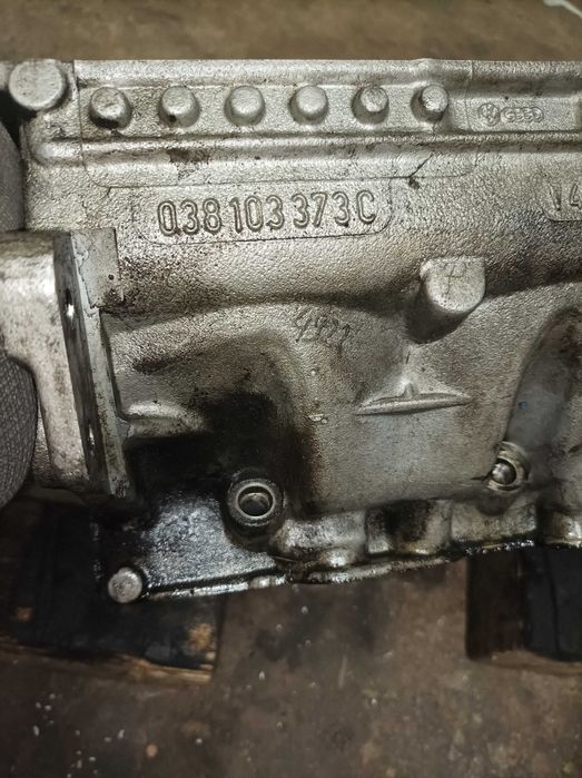 Продавам глава VW пасат 116 PD AJM