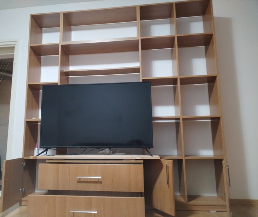 Biblioteca cu rafturi,sertare și usi.Urgent! Anunț valabil doar azi,sâmbătă 29 august!