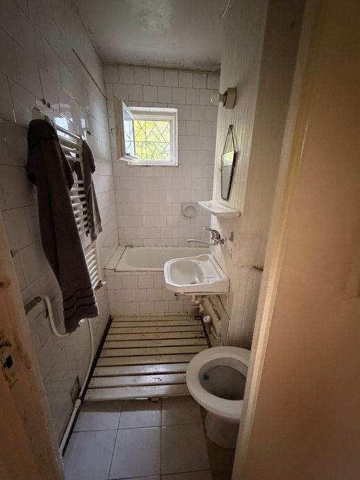 Dau în chirie apartament 3 camere - parter - loc de parcare inclus