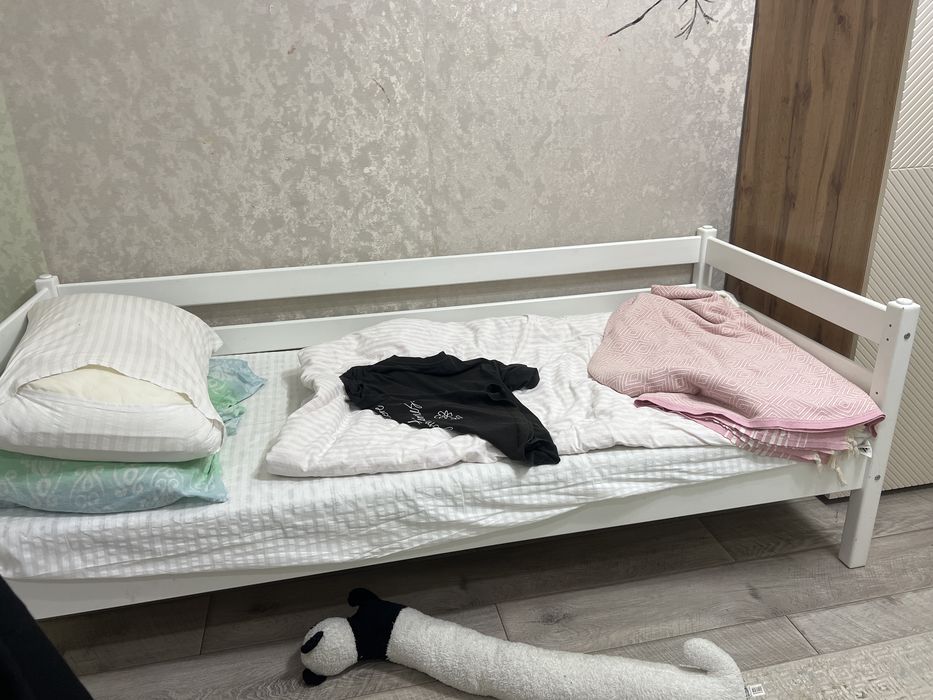 Кровать в хорошем состояний