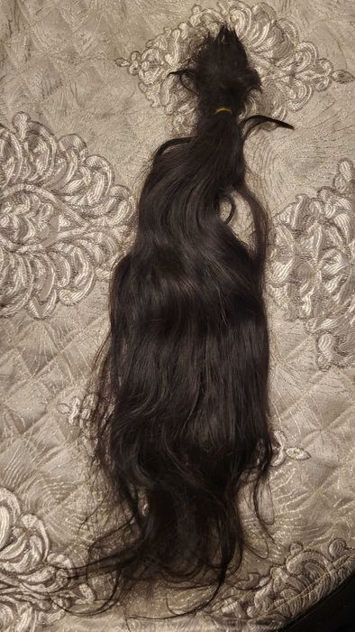 Волосы б/у цвет тёмный каштан.