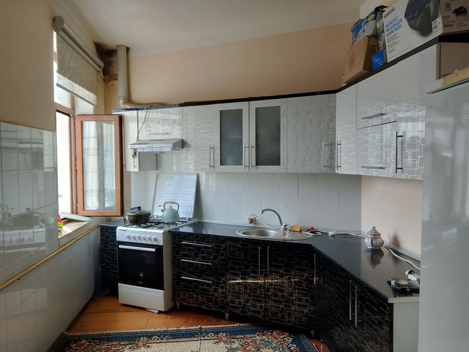 Ойналари решётка.