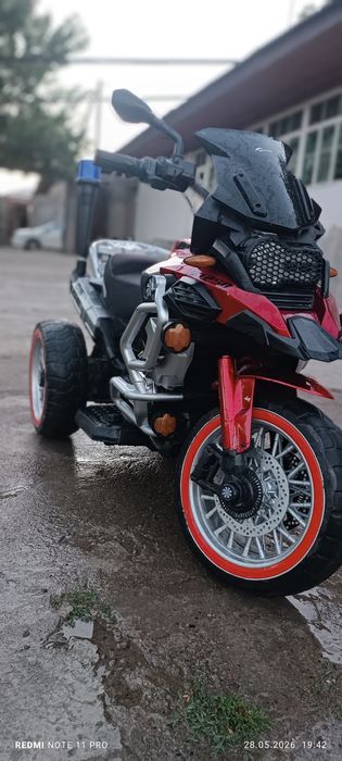 Bolalar uchun mototsikl kalitda o't oladi