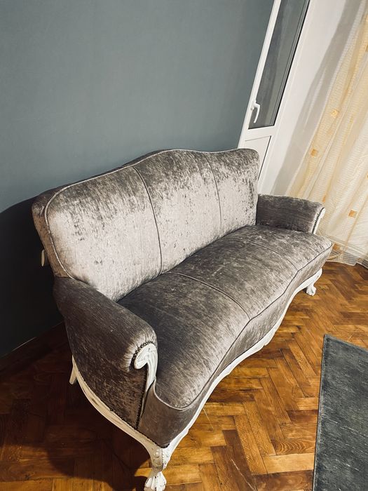 Canapea vintage de vanzare - piesa de colectie cu personalitate