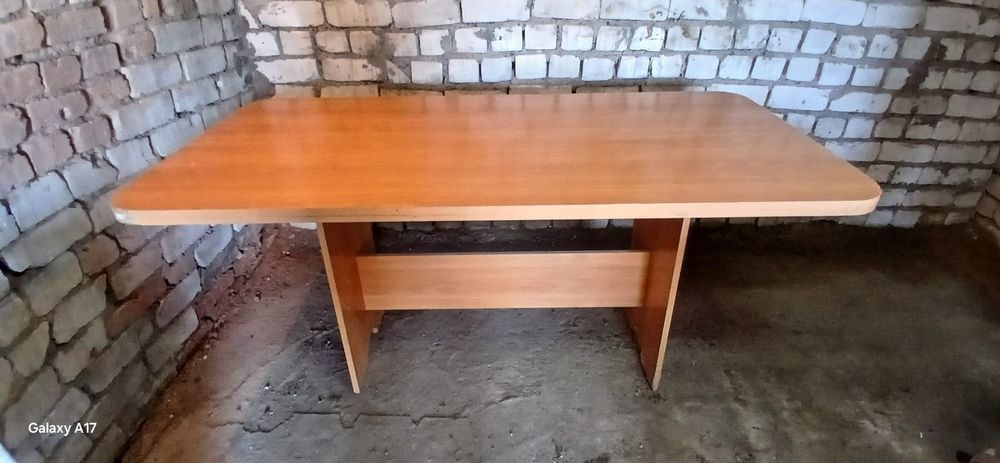 Продам стол и стулья