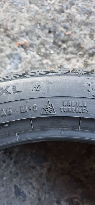 4 anvelope iarna Continental 245/40/19.Pretul este pe bucata.