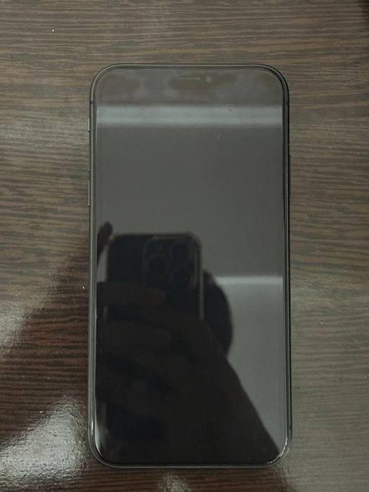 Продам айфон 11 каробка есть