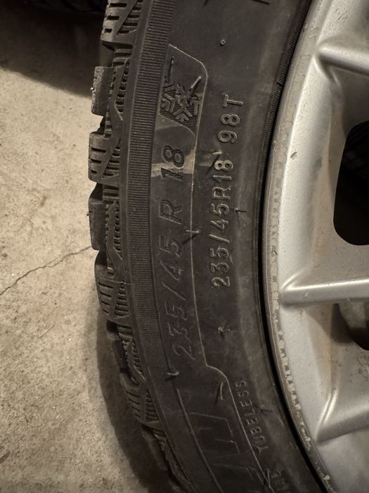 Michelin X-Ice North 4 235/45R18