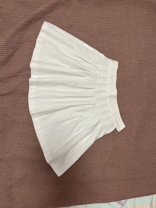 Бяла къса пола от New Yorker