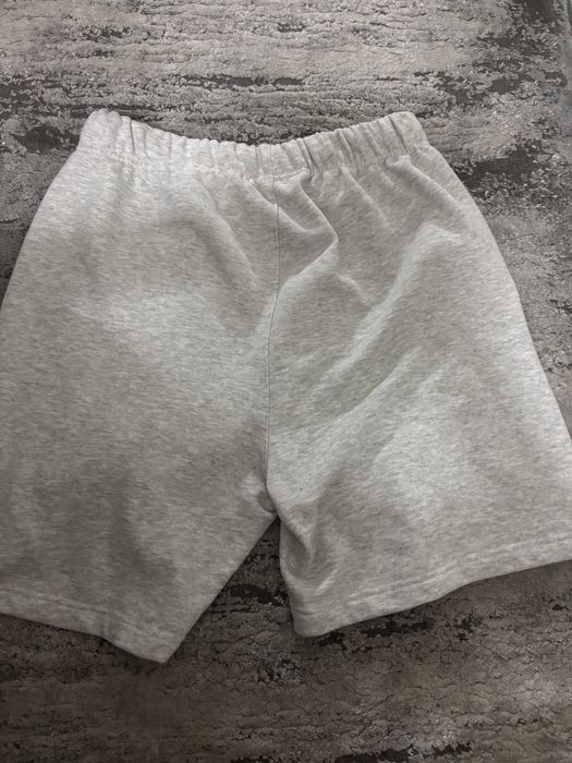 Pantaloni scuti essentials
