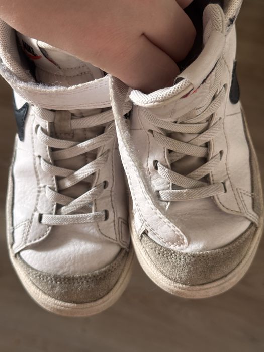 Детские кроссовки