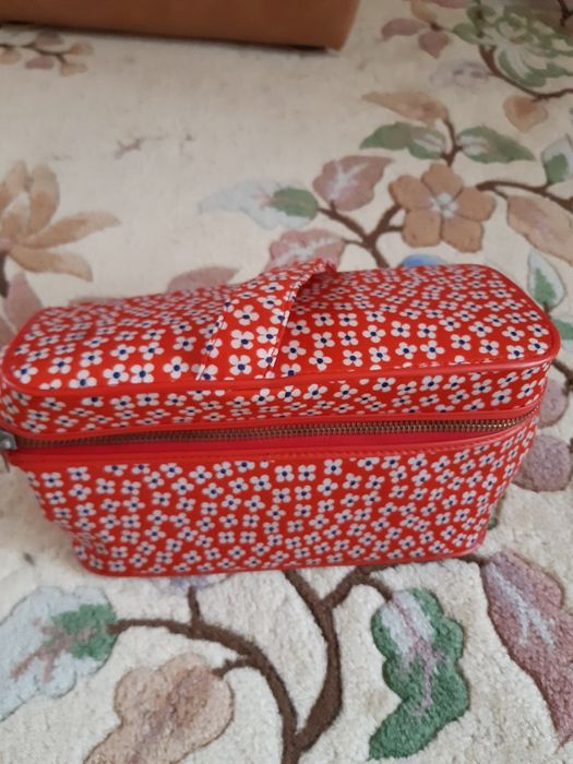 Чантичка за събиране на козметични продукти