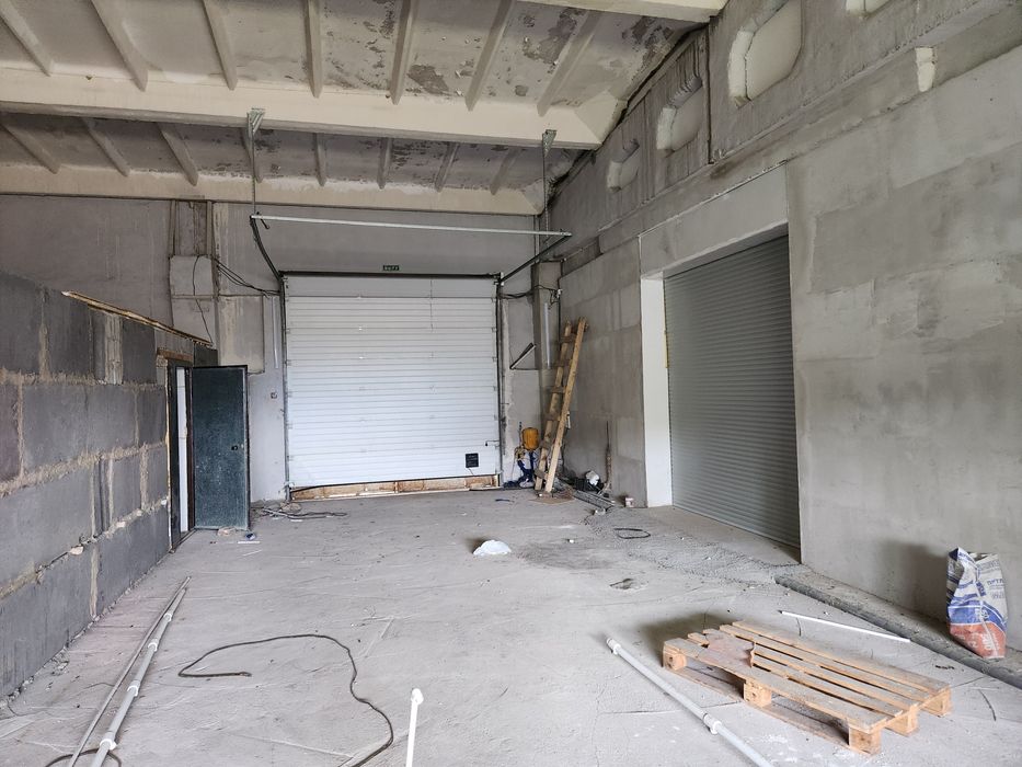 Продаю базу,  очень большая в центре города