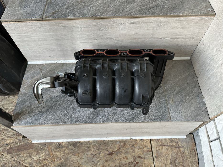 Впускной коллектор Toyota Corolla 210