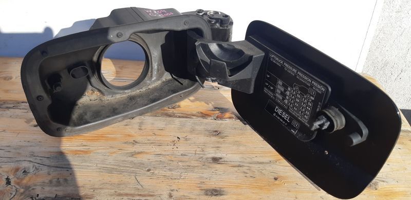 Капачка резервоар Mercedes W204, W212 седан и комби