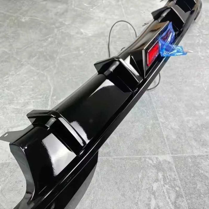 Difuzor LED Bara Spate M BMW G20 G21, Evacuari Duble, 340 style, Lip